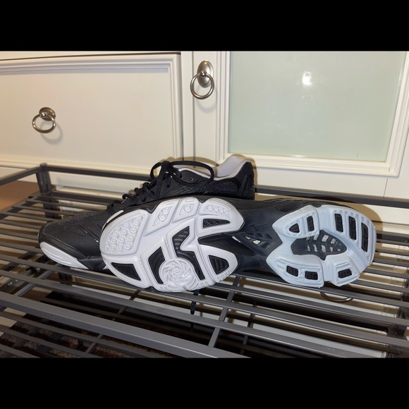 Mizuno Wave Lightning Z4 - Picture 2 of 2